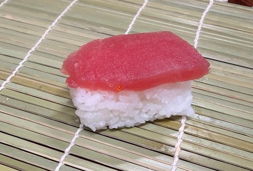 Tuna nigiri