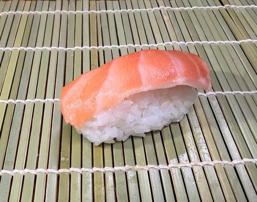 Salmon nigiri