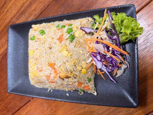 Fried rice with fresh salad