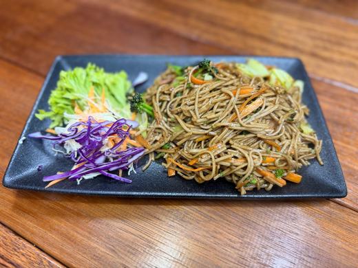 Yakisoba noodles with salad