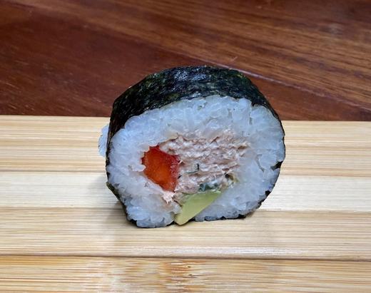 Tuna salad maki roll